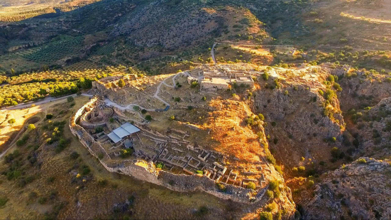 At the Crossroads of History and Myth: The Great Mycenaean Kingdoms